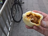 Aufbruch durch die Stadt mit Frühstück: Ein Dumpling